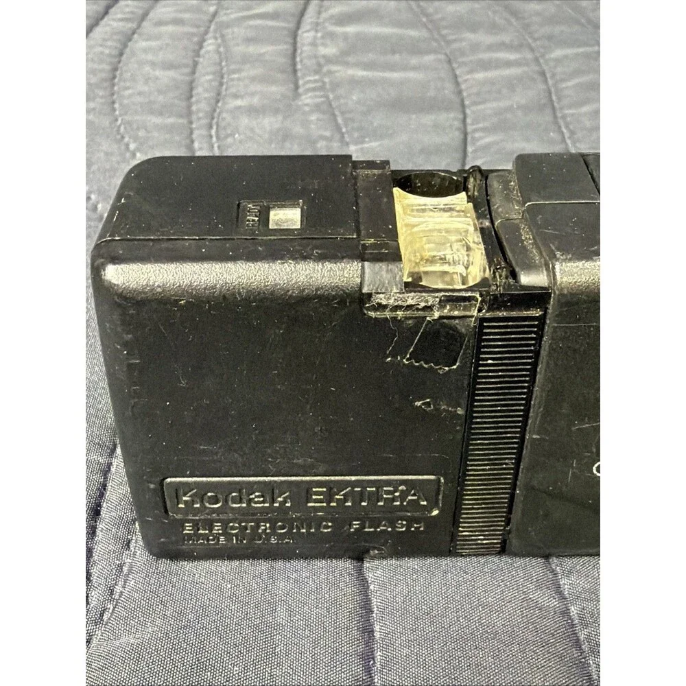 Vintage Kodak EK2 Pocket Camera w/ EKTRA Flash 22mm f/5.6 Parts or Repair